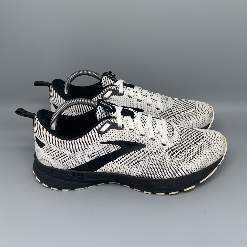 Brooks Revel 5 White Black Knit Running Shoes 1203611B121 Women’s Sz 10‎